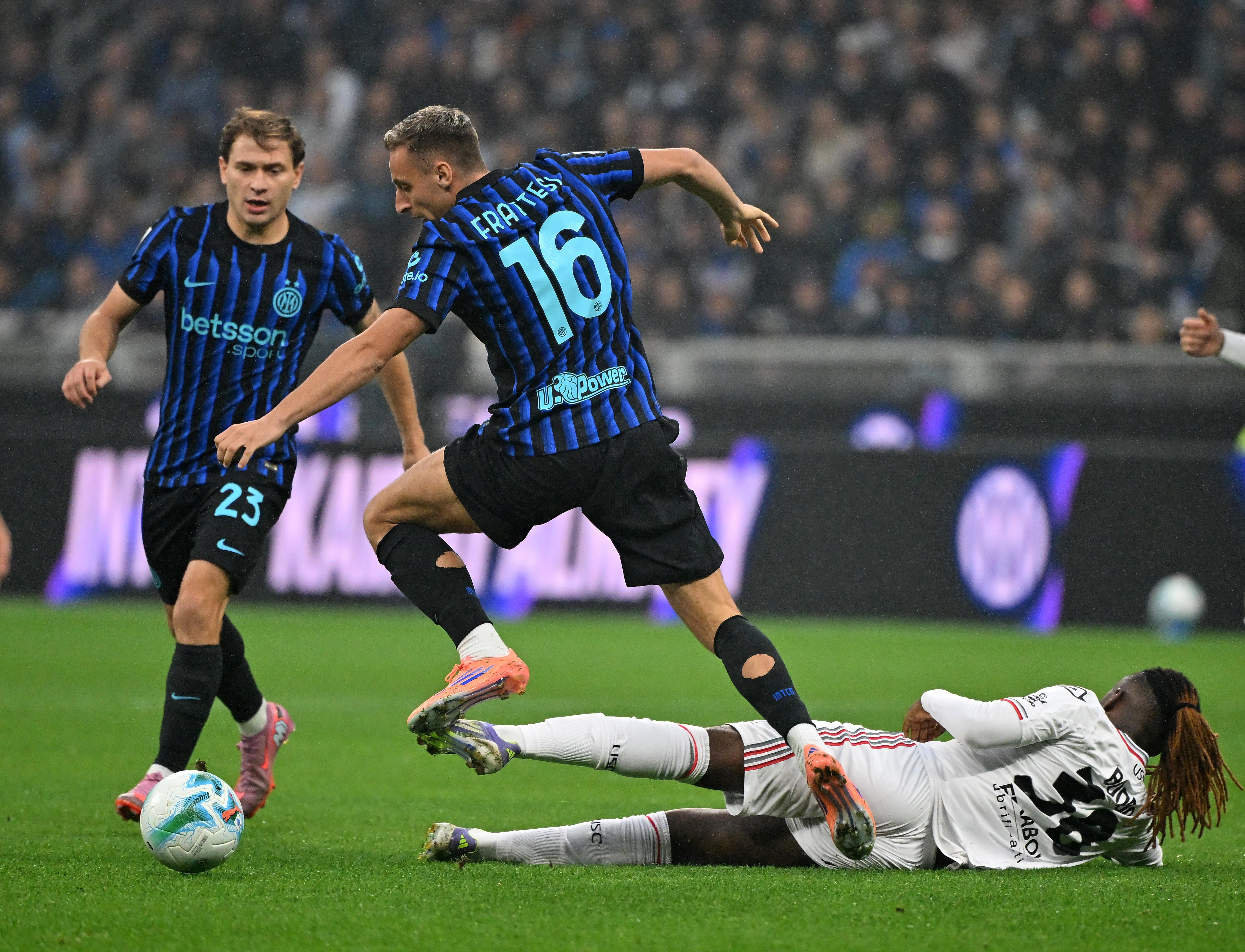 意甲比赛爆发惊喜连连,球迷惊叹不已(欧冠直播是足球迷们翘首期盼的顶级赛事) 意甲比赛爆发惊喜连连,球迷惊叹不已(欧冠直播是足球迷们翘首期盼的顶级赛事)